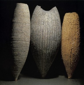 Gerres nº 10, 11, 12 , 1997, gres , de la serie Quinze Gerres. 155 x 46 cm