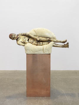 tubm_LOWMON005001MatthewMonhanBeeSting2010poliuretanoceralegnopigmentoplasticaramecourtesytheartistMassim_1