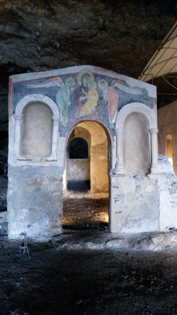 OLEVANO Grotta di San Michele Arcangelo, la facciata di una delle cappelle del complesso micaelico. (Copyright / Soprintendenza ABAP di Salerno e Avellino)